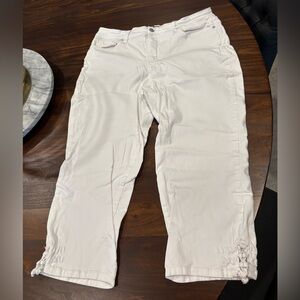 Women's NYDJ white capri